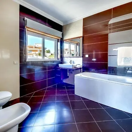 Areias De Sao Joao Sleeps 8 Pool Air Con Wifi *