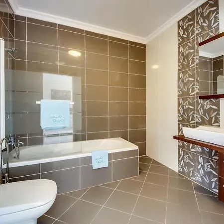 Areias De Sao Joao Sleeps 8 Pool Air Con Wifi Villa *